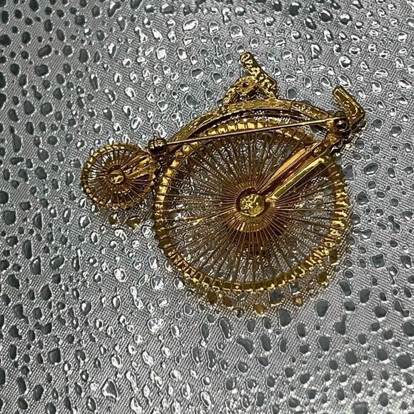 Vintage MONET Bicycle Brooch Gold Tone Old Fashioned Bike Tricycle Collectable - Picture 7 of 7